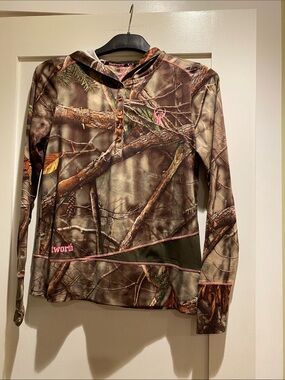 Girls' Realtree-Inspired Camo Hoodie with Pink Trim